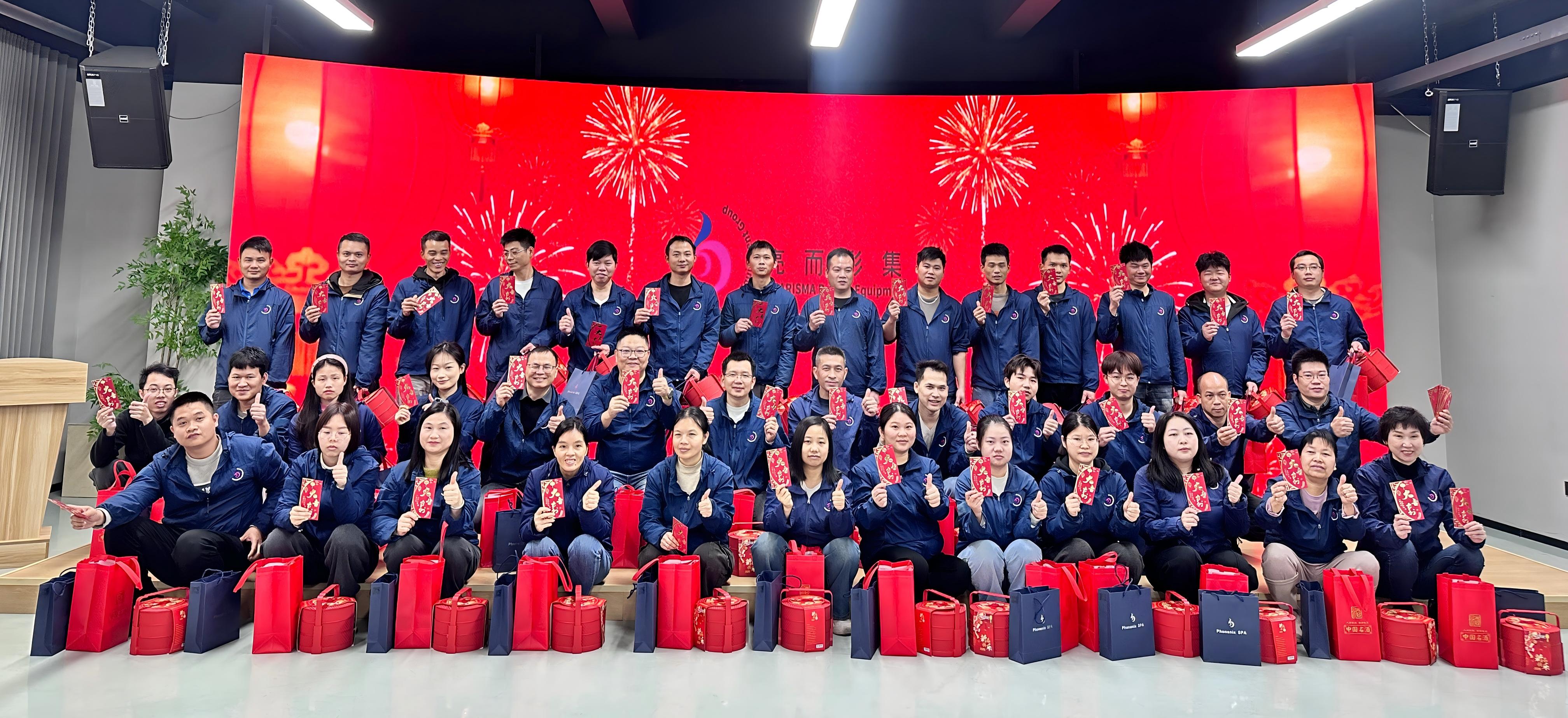 亮而彩新年禮盒暖心派送，感謝亮而彩集團(tuán)各位小伙伴的陪伴